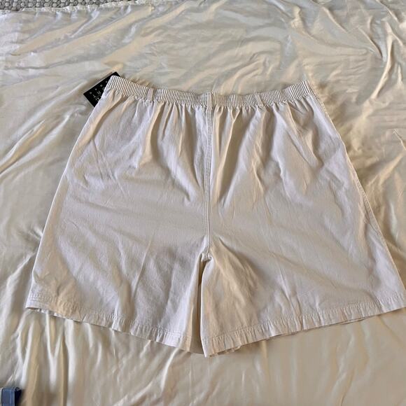 NWT Vtg Y2K 2000s High Rise White Pleat Front Stretch Waist Shorts Plus Sz 24 - Picture 4 of 10